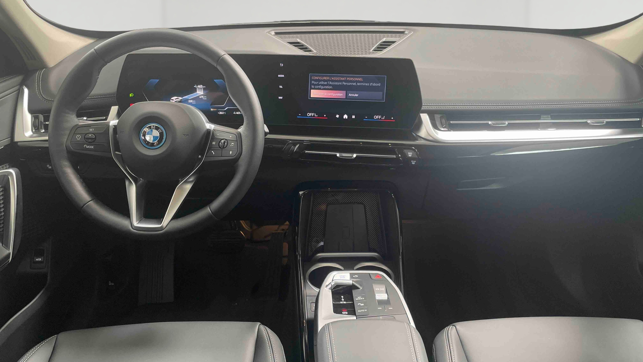 BMW iX1 eDrive20 — photo 9
