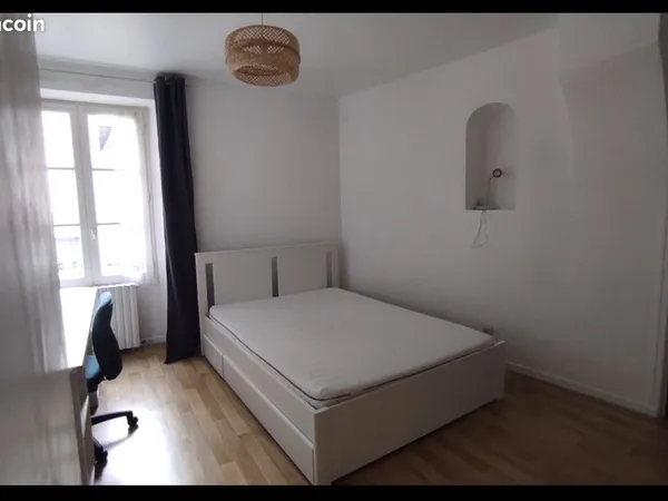 Hypercentre Laval - chambre dans maison en colocation
