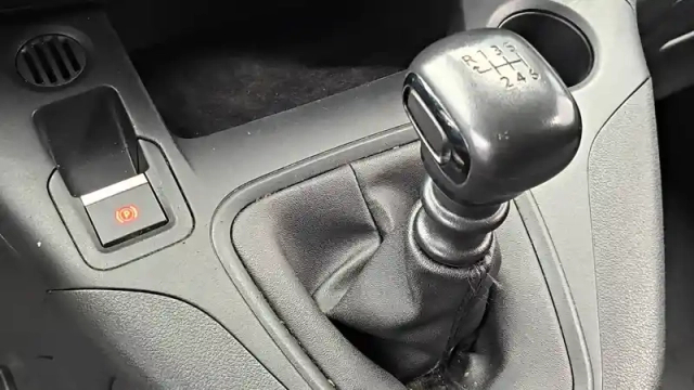 Peugeot Partner fourgon standard 650 kg bluehdi 100 s&amp;s bvm6 — photo 20