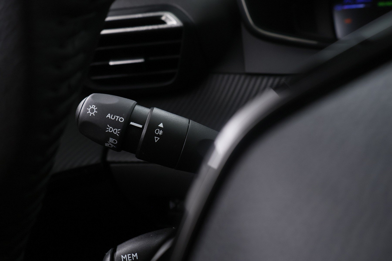 Peugeot 208 — photo 21