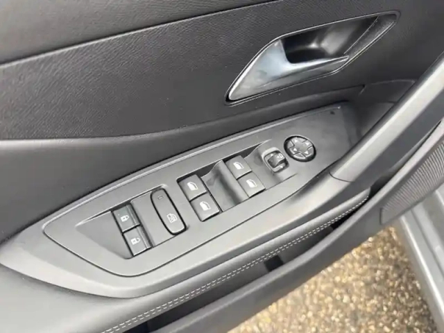 Peugeot 308 hybrid 145 e-dcs6 allure — photo 20