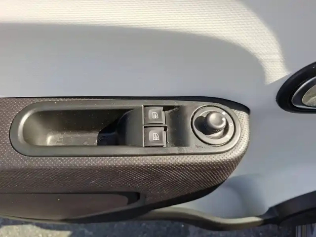 Renault Twingo iii e-tech — photo 10