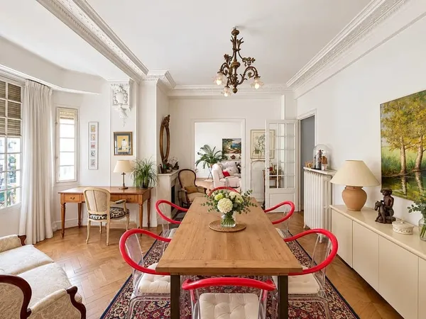 NICE - BOULEVARD TZAREWITCH - 4 PIÈCES DE 121 M² - CHARME BOURGEOIS
