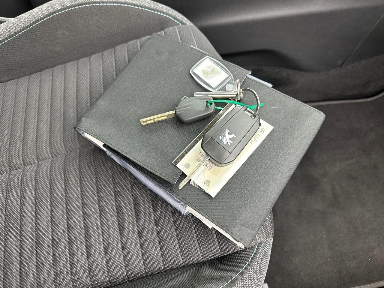 Peugeot 2008 puretech 130 s&s bvm6 style — photo 27