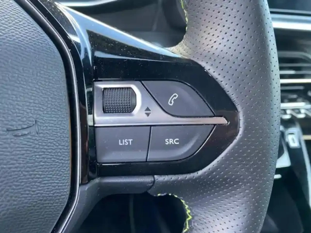 Peugeot 2008 e- 136ch gt — photo 15