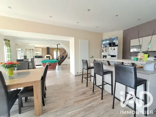 Maison 6 pièces 305 m²