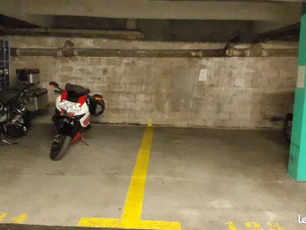 Emplacement de parking Rue d'Alésia / Rue des plantes