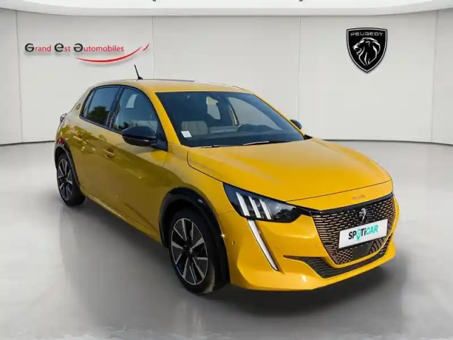 Peugeot 208 e- 136ch gt — photo 3