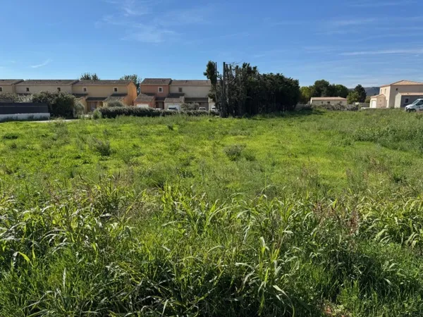 Terrain 610 m²