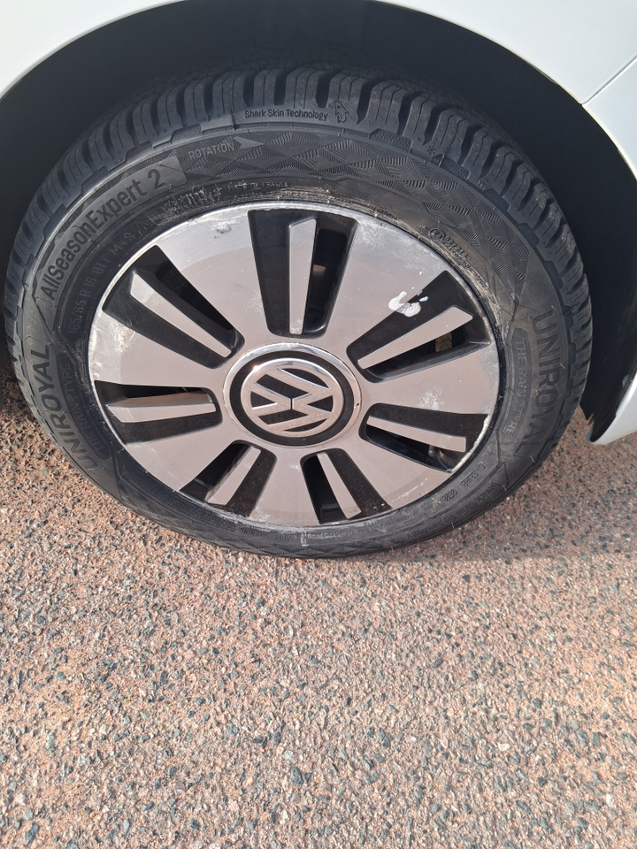 Volkswagen e-UP Electrique — photo 29