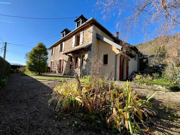 Maison en pierre rénovée 185 m² + terrain 2 000 m²  Port-Lesney