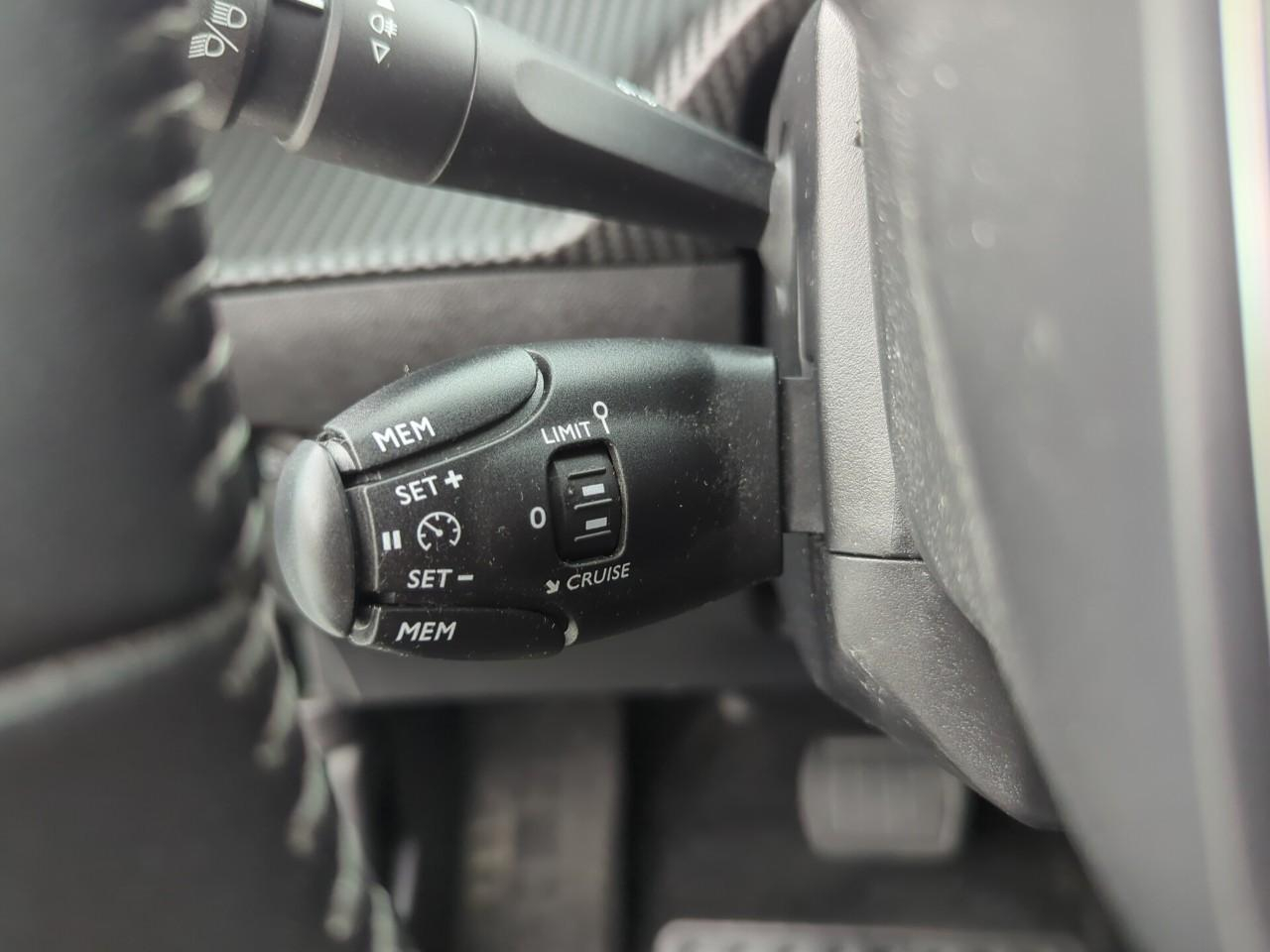 Peugeot 2008 electrique 136 ch active pack — photo 27