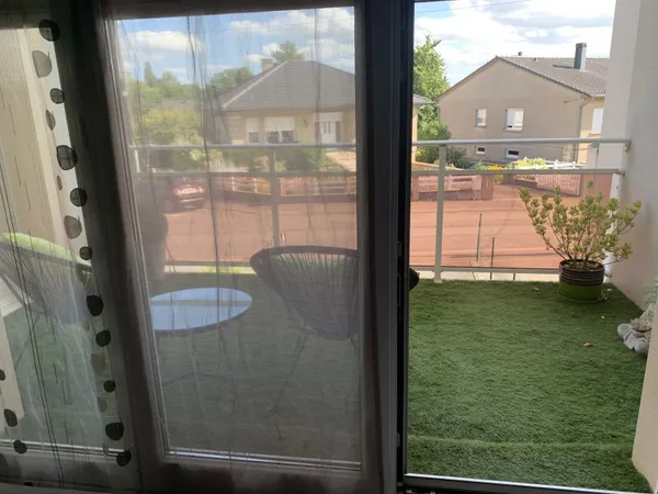 T3 meublé 70 m² - Balcon 8 m² - Grand garage - DPE C - Petite copropriété - Proximité Luxembourg / a