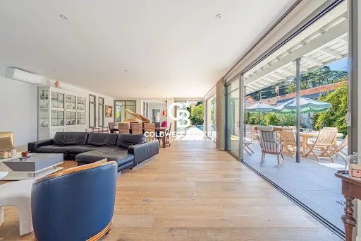 Maison 7 pièces 272 m²