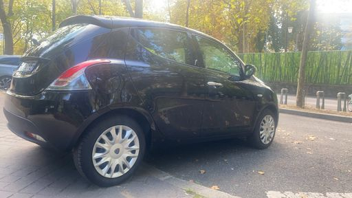 Lancia Ypsilon 1.2 69 - Gold – 2014 – 57800 km – Essence – Boîte Manuelle — photo 4