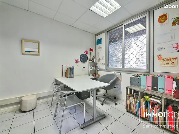 A louer LYON 8, bureau de 10 m² dans cabinet de groupe