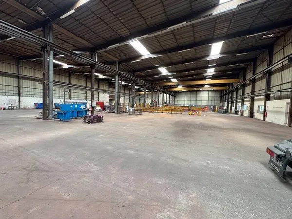 Entrepôt 2800 m²