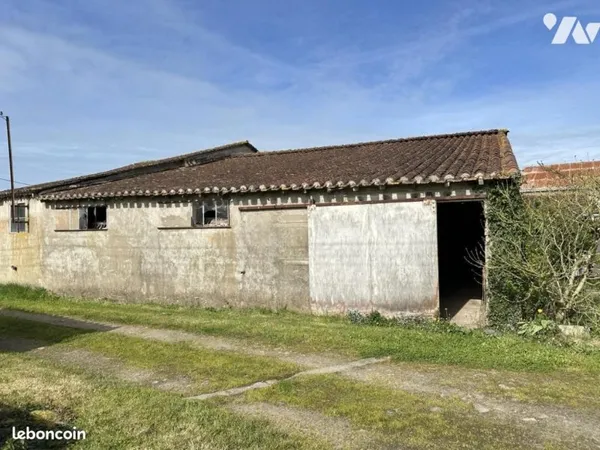 Local Divers 150 m² LA BERNARDIERE
