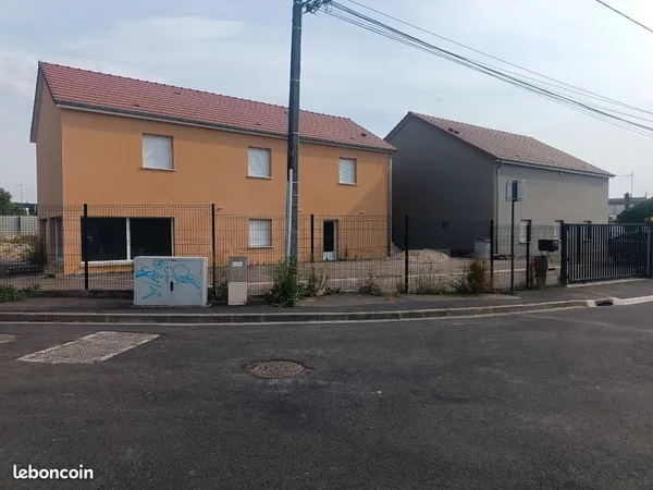 Locaux a louer bordure rocade a saint André