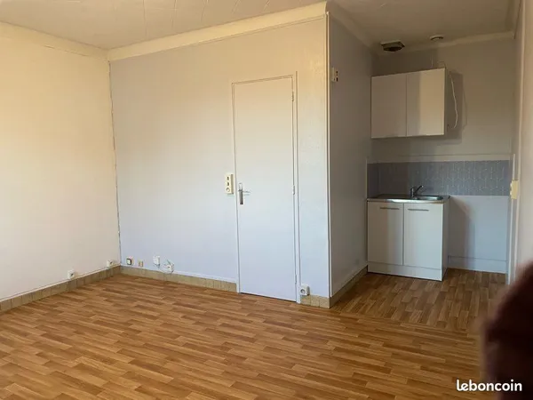 Studio à louer dans secteur calme, proche commodités