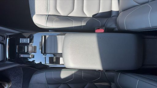 Citroen C4 1.5 BlueHDi 130 EAT8 - Max – 2024 – 26100 km – Diesel – Boîte Automatique — photo 31