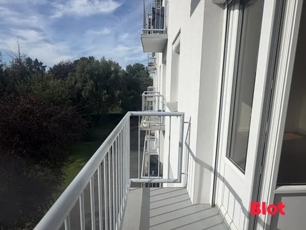 BLOT - A LOUER - APPARTEMENT T3 AVEC BALCON - FOUGERES