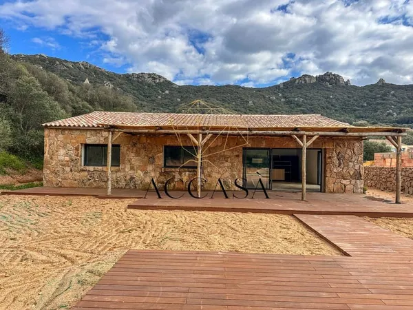 Bergerie neuve avec piscine à Figari, cadre authentique et paisible