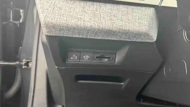 Peugeot 3008 hybrid 145 e-dcs6 — photo 54