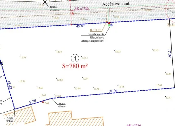 Terrain 780 m²