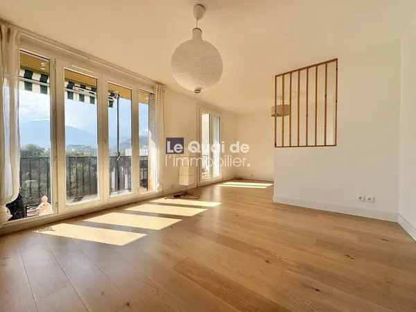 A VENDRE : APPARTEMENT TRAVERSANT AU 6EME ETAGE