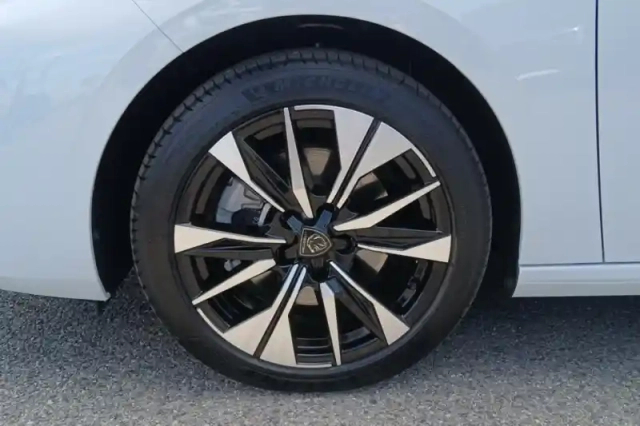 Peugeot 308 hybrid 145 e-dcs6 — photo 12