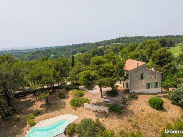 Maison 6 pièces 250 m²