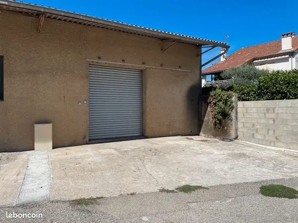 Local / Atelier 80 m² Saint Privat