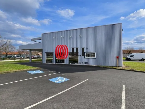 Local commercial 614 m²