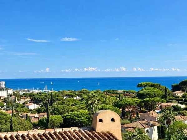 Villa avec vue mer à moderniser, terrain piscinable à Sainte-M