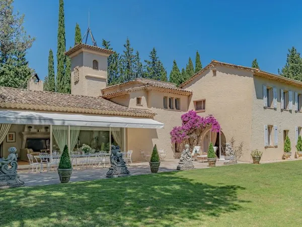 Villa 1000 m²