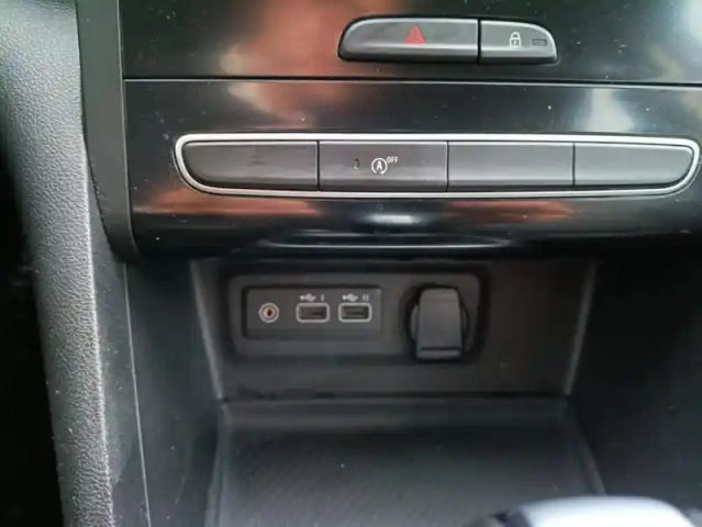 Renault Megane blue dci 115 edc evolution 5p — photo 25