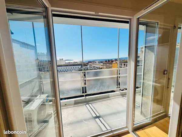 La Joliette - Studio meublé avec balcon + cave et vue mer