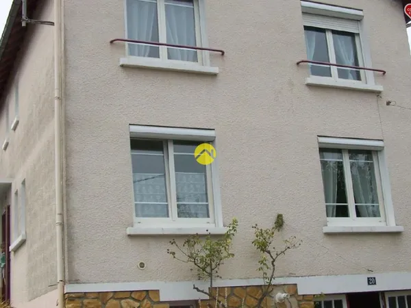 MAISON SUR SOUS SOL INDEPENDANTE