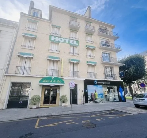 Local commercial 1 pièce 234 m²