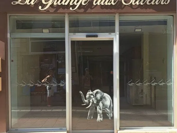 Loue local commercial pertuis