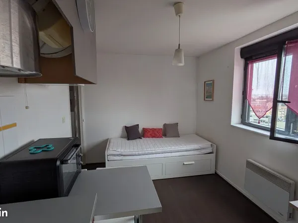 Studio contemporain meublé. Quartier Compans Caffarelli