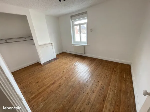 Maison 1930 de 75 m² à louer à Houplines, 3 chambres avec cour