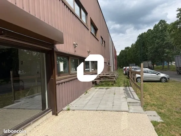 Bureau 120 m²