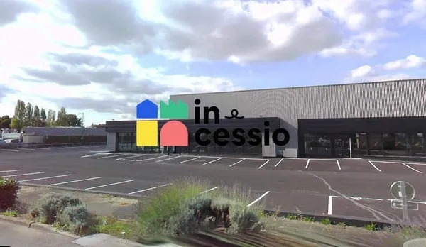 Local commercial 601 m²