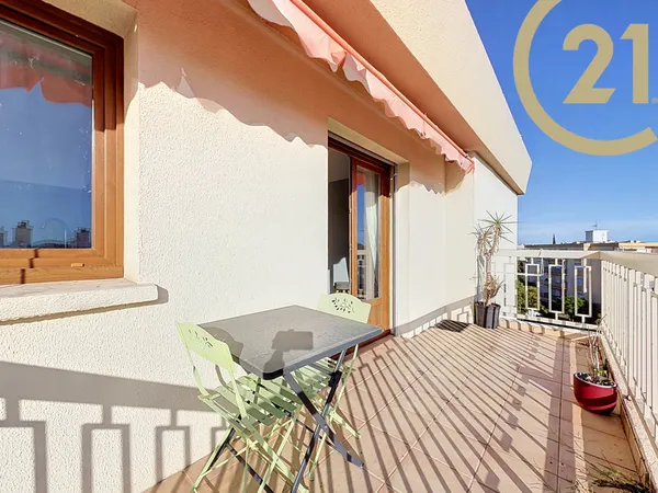 VENTE EN EXCLUSIVITE - FREJUS PLAGE - Coquet studio meublé a