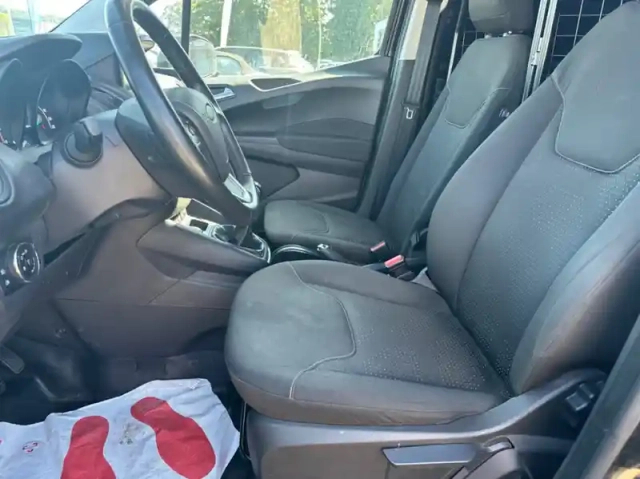 Ford Transit Courier fourgonnette 1.0e 100ch stop&amp;start trend — photo 10