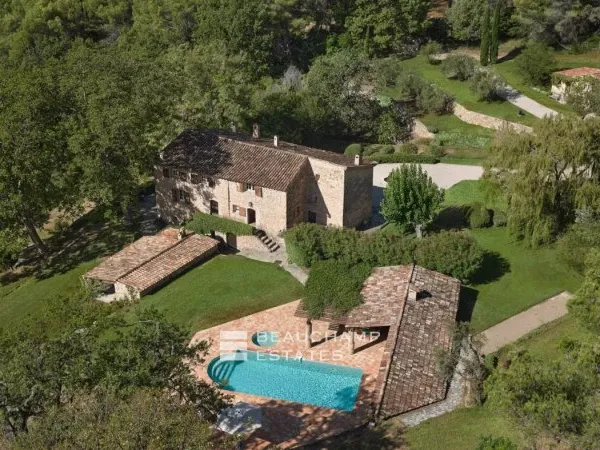 Bastide en pierre avec 7 chambres