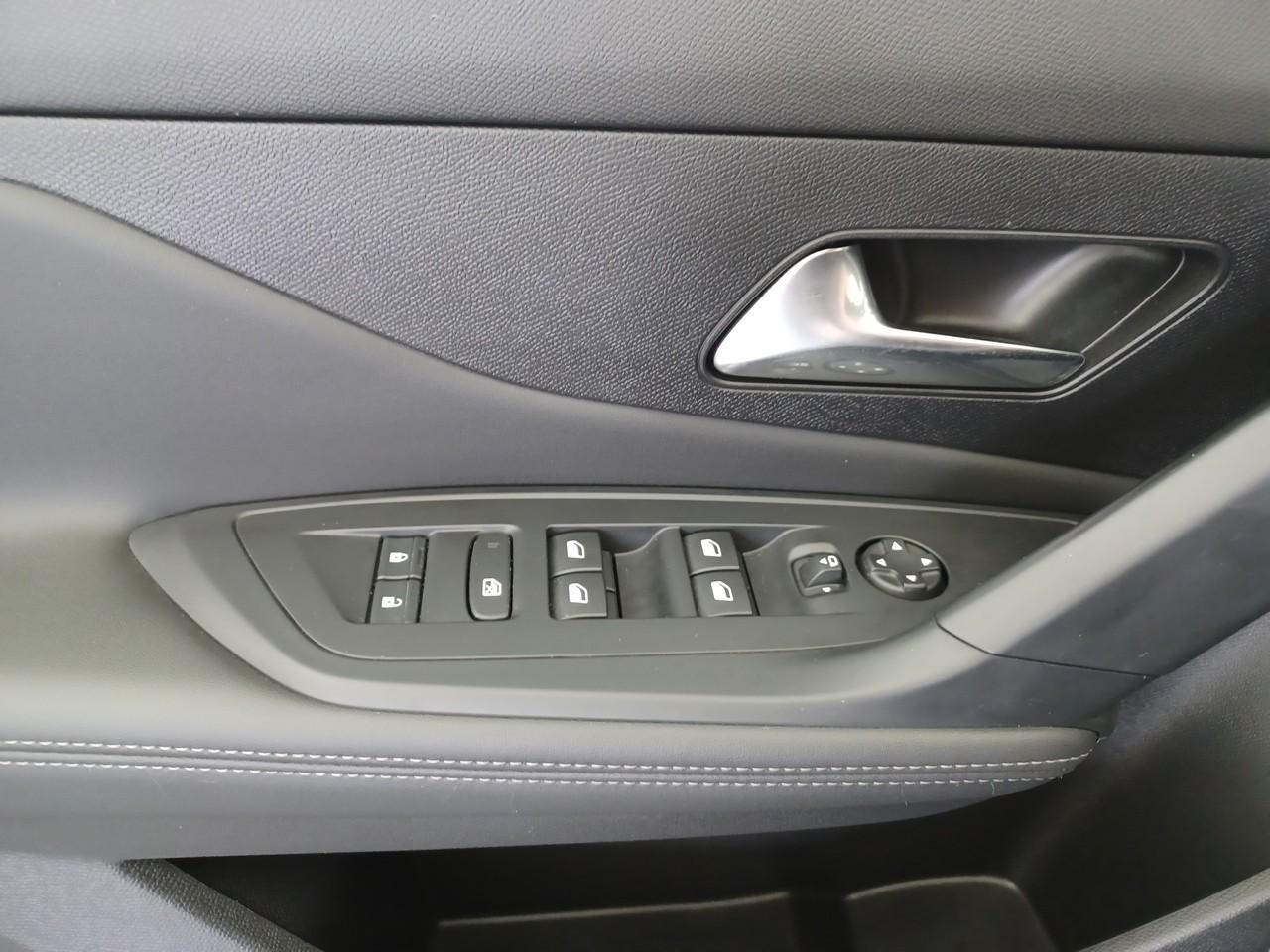 Peugeot 308 electrique 54 kwh 156ch allure — photo 17