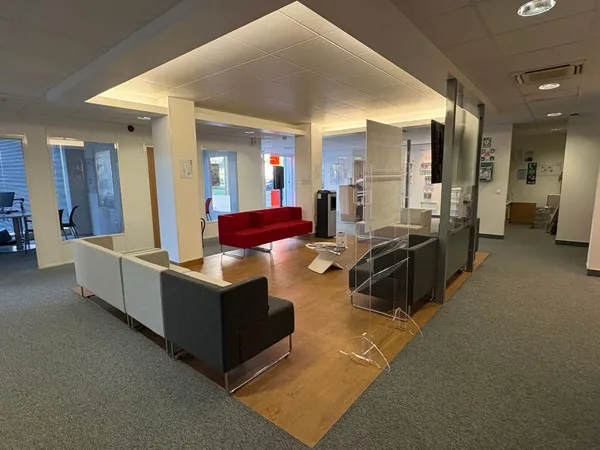 Local commercial 240 m²